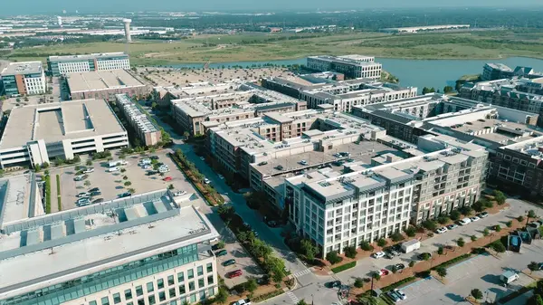 Dallas Fort Worth havaalanı ve metropolitan, göl kenti ofisi, çok aile, perakende imalat, restoran, patika, açık hava etkinlikleri, Cypress Waters, modern kentsel yaşam. ABD