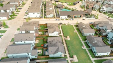 Modern havuz ve kiralık konforlar McKinney Tıp Merkezi Bölgesi ve Texas State Highway 121 yakınlarındaki kiralık konutlar. Dar arazi büyüklüğünde, iyi bakım gerektiren yeni bir aile evi. ABD