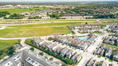 Texas Eyaleti Otoyolu 121, Sam Rayburn paralı yolu, McKinney Medikal Bölgesi, Allen, Village Parkway, kiralık topluluk, yeni inşa edilmiş tek aile evi, TX. ABD
