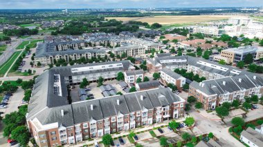 McKinney Tıp Bölgesi 'nde hızla büyüyen çok kullanımlı sağlık tesisleri, ticari, iş yerleri, Sam Rayburn Tollway boyunca ikametgah kullanımları, yaşlılar için huzurevleri, kiralık evler. ABD