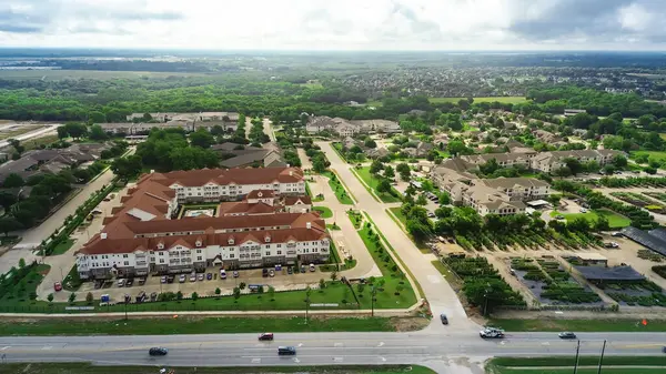 Huzurevi, hafıza bakımı, destekli yaşam merkezleri, Dallas Fort Worth Metroplex 'teki McKinney Tıp Bölgesi' nde planlanmış huzurevleri, hızla büyüyen sağlık hizmetleri endüstrisi. ABD