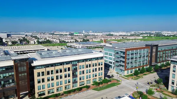 Karışık Kullanım Geliştirme Suyu, Dallas modern ticari ve ofis binaları, çoklu aile evleri, kasaba evleri, konutlar, depolar, banliyö iş bölgesi, teknoloji merkezi. ABD