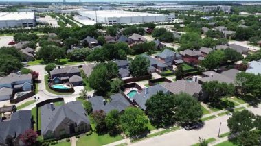 Dallas-Fort Worth Metroplex 'teki DFW Uluslararası kargo havalimanı yakınında hızla büyüyen banliyö, kargo, taşıma, dağıtım, ticari ve meskun gayrimenkul, işlek 121.