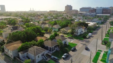 Galveston, Teksas 'taki yerleşim yerleri, kıyı kentsel yaşam ve tıbbi bölge, endüstriyel yapılar, liman ekipmanları, vinçler, nakliye için büyük bir bina, deniz ekonomisi. ABD