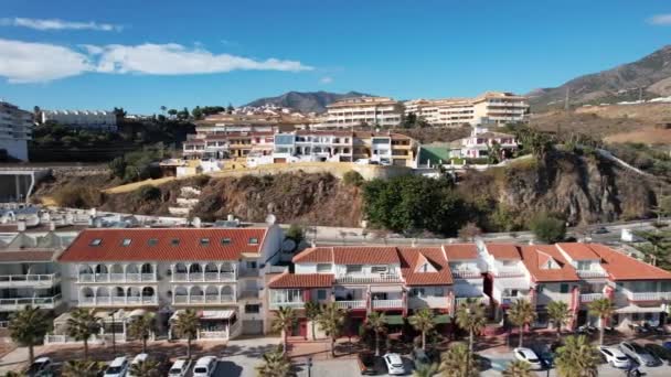 Fuengirola アンダルシア地方の美しいスペインの都市 空中ドローン — ストック動画