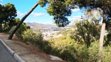 Dağ ve yol görünümünü