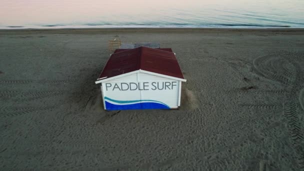 Paddle Surf Building Majestic Beachfront — Stockvideo