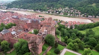 Almanya 'daki Heidelberg kalesinin havadan görünüşü. Yüksek kalite 4k görüntü.