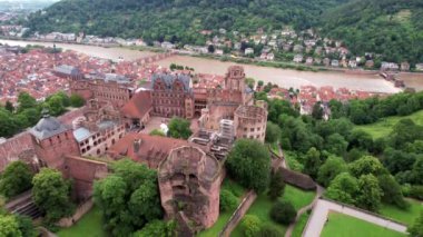 Almanya 'daki Heidelberg kalesinin havadan görünüşü. Yüksek kalite 4k görüntü.