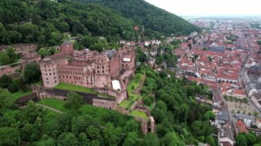Almanya 'daki Heidelberg kalesinin havadan görünüşü. Yüksek kalite 4k görüntü.