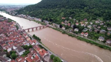 Heidelberg City, Almanya ve Neckar nehri havacılık manzaralı. Yüksek kalite 4k görüntü.