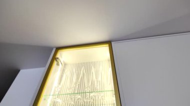 Gri mobilyaları ve altın bir lavabosu olan modern, lüks bir mutfak. Yüksek kalite 4k görüntü