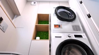 Modern ve minimal banyo ya da tuvalet. Lüks bir iç mekan sunuyor. Yüksek kalite 4k görüntü