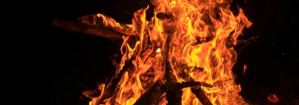 Oheň Zapálen Přírodě Plamen Šíří Táboře Abstraktní Přírodní Pozadí — Stock fotografie