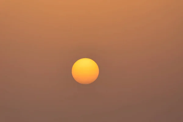 Fuerte Tormenta Polvo Sol Brilla Través Del Polvo Panorama —  Fotos de Stock