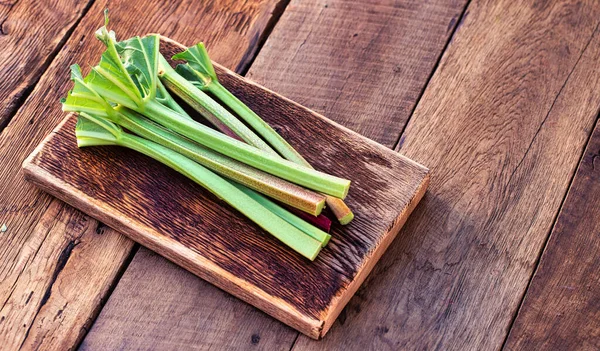 Bunch Fresh Rhubarb Stalks Lying Wooden Table Peeled Ready Cooking — Stock Photo, Image
