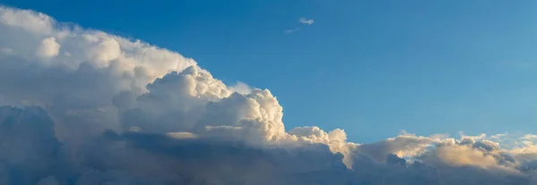 Hay Algo Verdaderamente Fascinante Las Nubes Cielo Verano Esta Impresionante — Foto de Stock