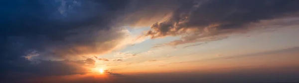 Golden Hour Breathtaking Image Radiant Sunset Warm Colors Illuminating Clouds — Stock Photo, Image