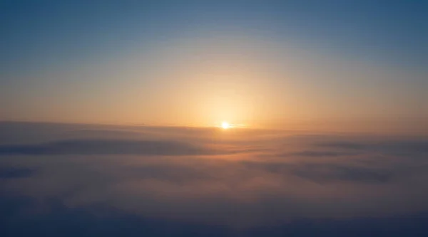 Захватывающий Вид Красочное Небо Восхода Солнца Яркими Драматичными Облаками — стоковое фото