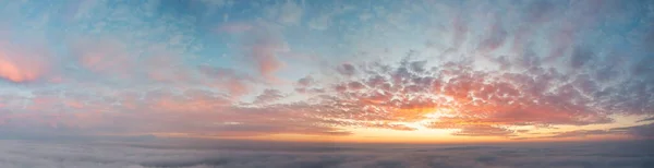 Sea Testigo Impresionante Vista Amanecer Carmesí Sobre Las Nubes Desde — Foto de Stock