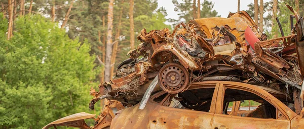 Yaralı Ülke: Rus Kuvvetlerinin Ukrayna 'daki Sivil Araçlar üzerindeki Yıkım