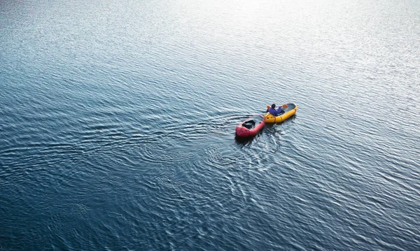 Esti Menekülés Csónakázás Egy Őszi Hegyi Tájon — Stock Fotó