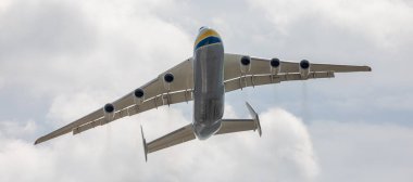 Sonbaharda Yolculuk: Lakeshore boyunca gezinmek, Mevsimin Huzurlu Güzelliğine dalmak