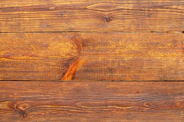 Saatin Giydiği: Yıpranmış Çam Planklarının Dokusal Senfonisi