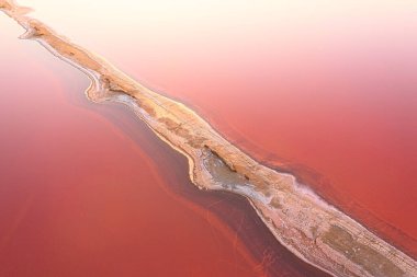 Çatlak tuval: Kırık Camdaki Dokusal Entrikalar