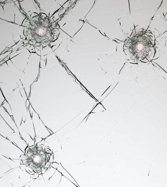 Bir Anlık Donma: Bir Merminin Şeffaf Cam Üzerine Etkisinin Görkemli Balesi