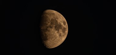 Geceyarısı Mucizesi: Ayın Işıltısı