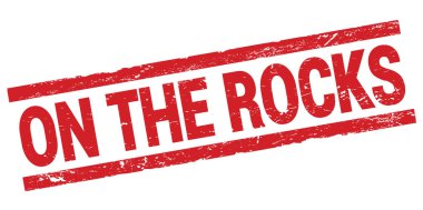 Kayalarda kırmızı dikdörtgen damga işareti üzerine yazılmış metin.