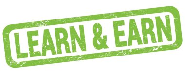 Yeşil dikdörtgen işareti üzerine yazılan LeARN & EARN metni.