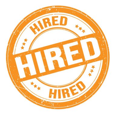 Turuncu yuvarlak grungy işareti üzerine yazılmış HIRED metni