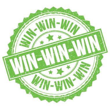 WIN-WIN-WIN metin yeşil yuvarlak pul işareti üzerine yazılmış