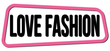 Pembe-siyah trapez damgasıyla yazılmış FASHION metnini sev.