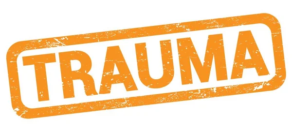Trauma文字写在橙色矩形邮票上 — 图库照片