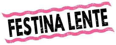 Pembe-siyah çizgi işareti üzerine yazılmış Festina LENTE metni.