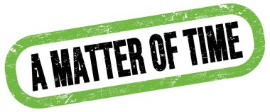 Bir Zaman meselesi, yeşil-siyah dikdörtgen işareti üzerinde metin.