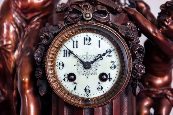 Портрет Старовинного Старовинного Годинника Стильним Годинником Обличчям Руками Він Зроблений — стокове фото