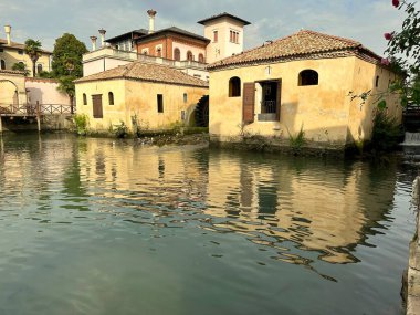 Portogruaro şehrinde yürüyüş ve gözlem - İtalya