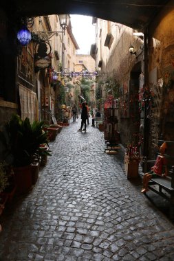 İtalyan yarımadasında yürüyorum ve hayranlık duyuyorum.