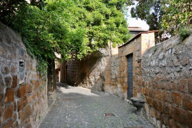 İtalyan yarımadasında yürüyorum ve hayranlık duyuyorum.