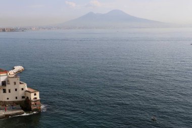İtalyan yarımadasında yürüyorum ve hayranlık duyuyorum.