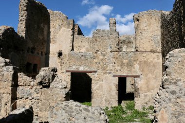 İtalyan yarımadasında yürüyorum ve hayranlık duyuyorum.