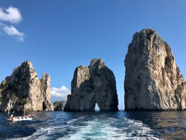 İtalyan yarımadasında yürüyorum ve hayranlık duyuyorum.