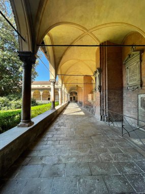 Güzel İtalyan Yarımadası 'nda yürüyorum ve hayranlık duyuyorum