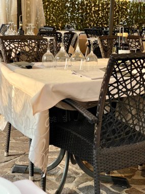 Güzel İtalyan Yarımadası 'nda yürüyorum ve hayranlık duyuyorum