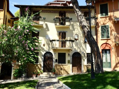 Güzel İtalyan Yarımadası 'nda yürüyorum ve hayranlık duyuyorum