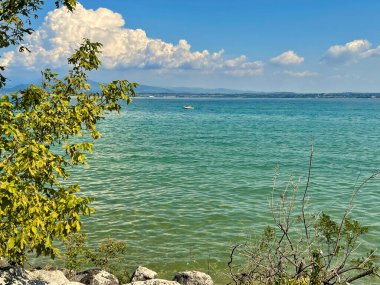 Güzel İtalyan Yarımadası 'nda yürüyorum ve hayranlık duyuyorum